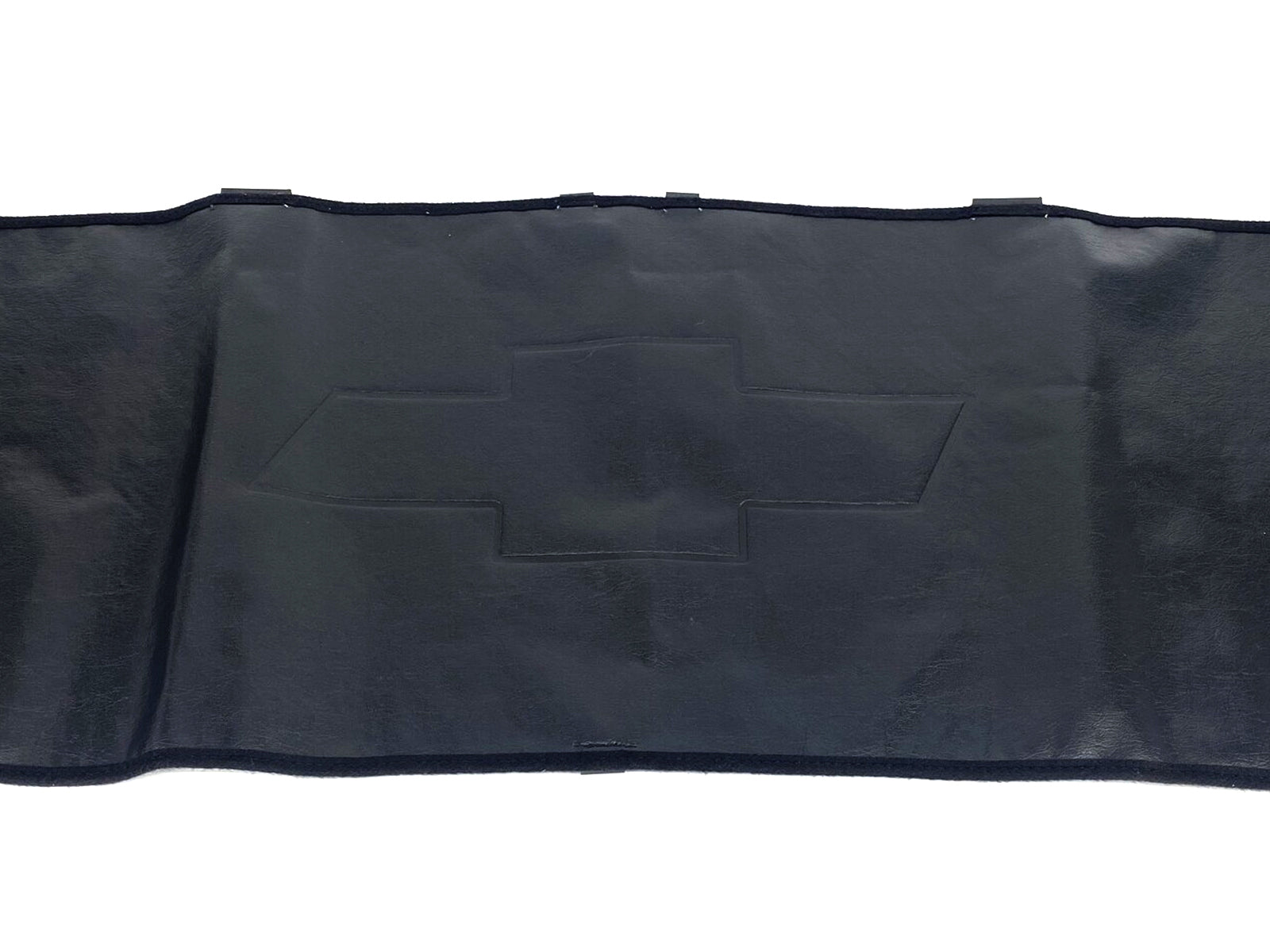 25822812 OE Chevy Winter Grill Cover, 2007.5-2010 GM 6.6L Duramax LMM  Close Up